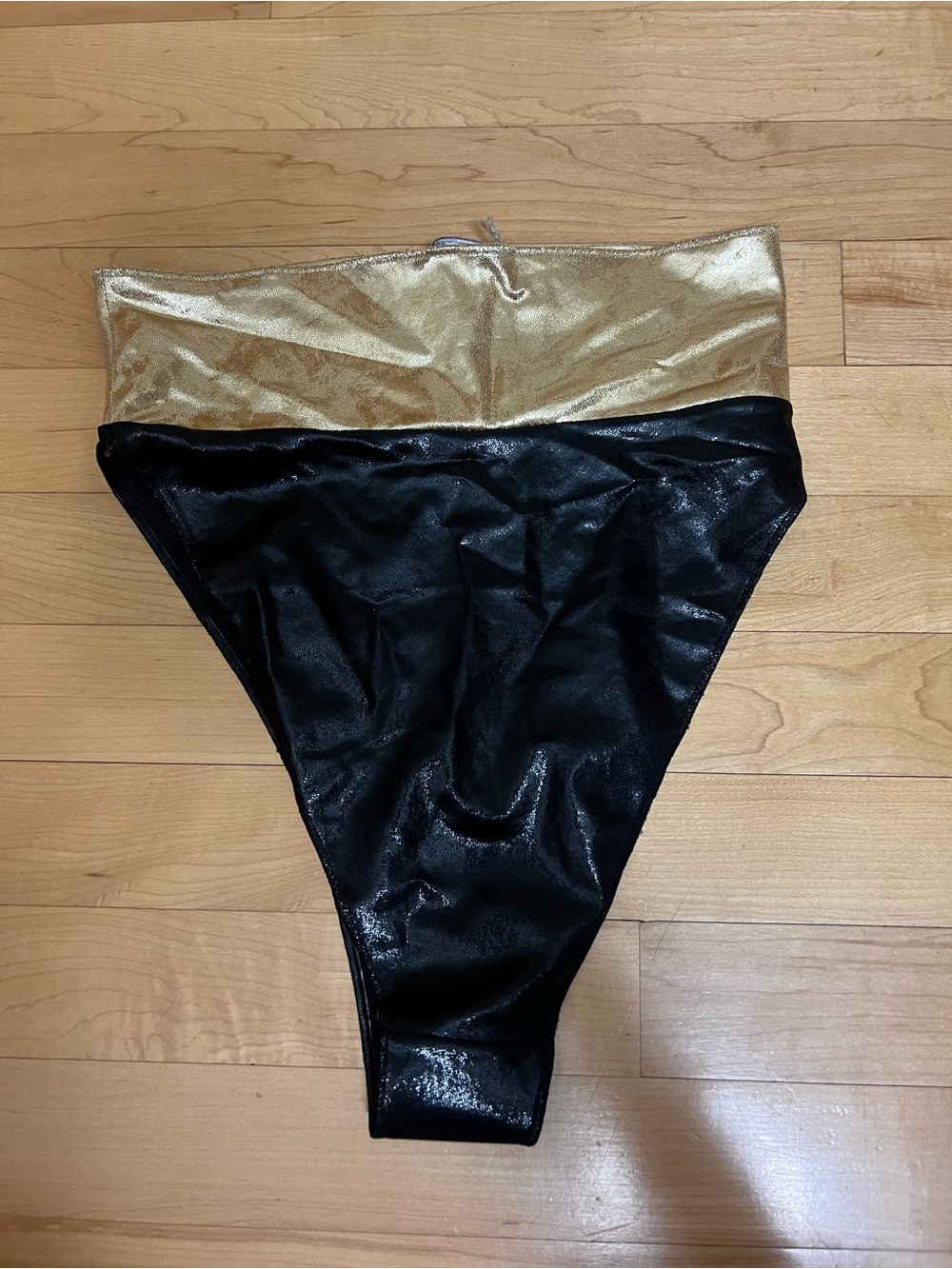 Oseree Laminated Eco Twist Bikini Bottoms Size Medium Black and Gold NWT